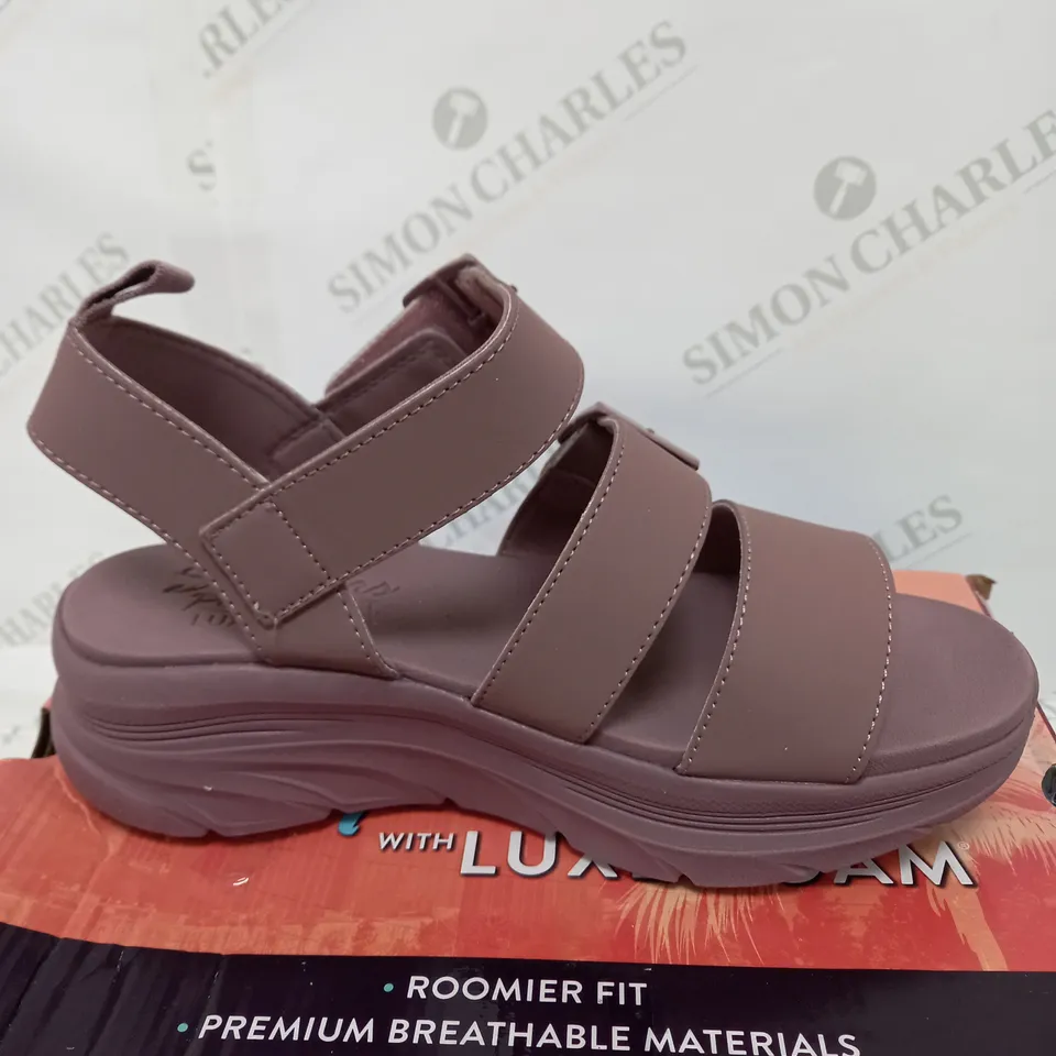 SKECHERS D'LUX WALKER RETRO COSMOS SANDAL