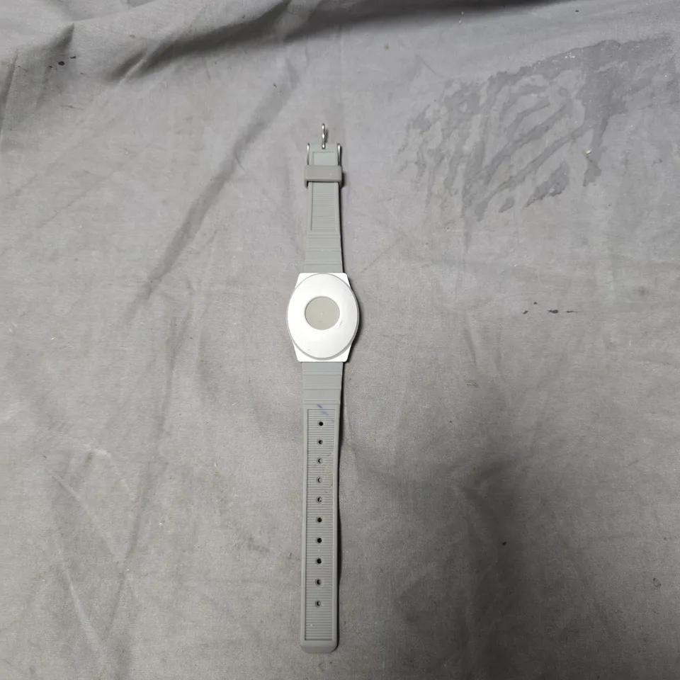 CHIPTECH PERSONAL HELP BUTTON TRANSCEIVER – MODEL 3.6 PEARL 869, GRAY STRAP (2022)