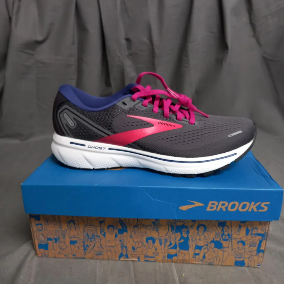 BOXED PAIR OF BROOKS GHOST 14 TRAINERS SIZE 6.5