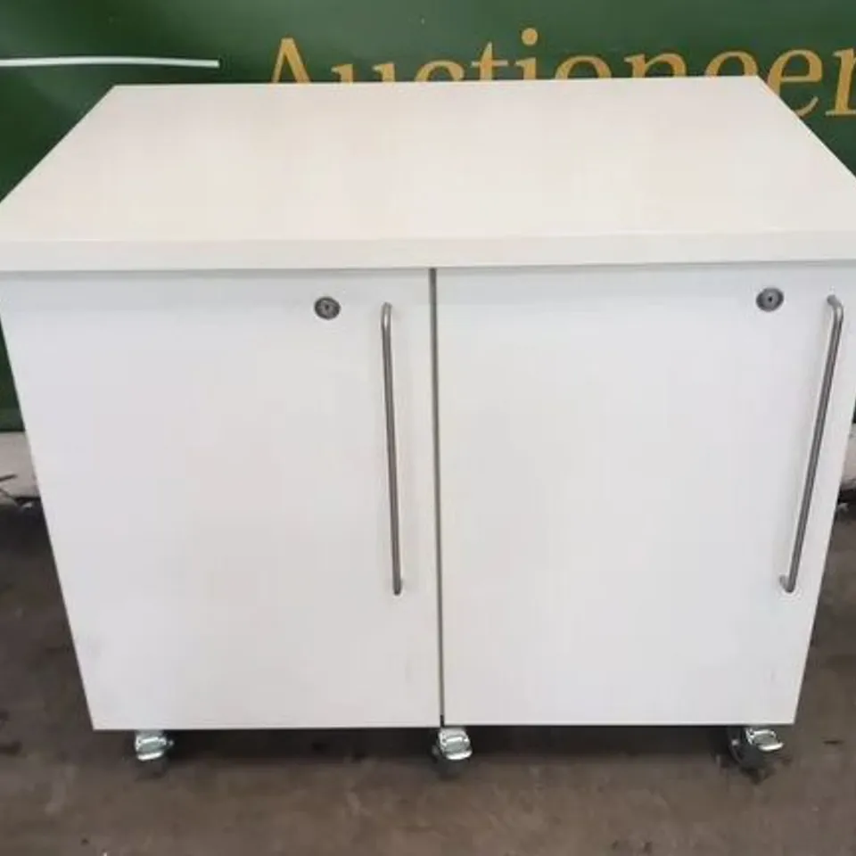 PALLET CONTAINING 1 DOUBLE DOOR TABLE TOP WHEELED BASE UNIT WHITE 