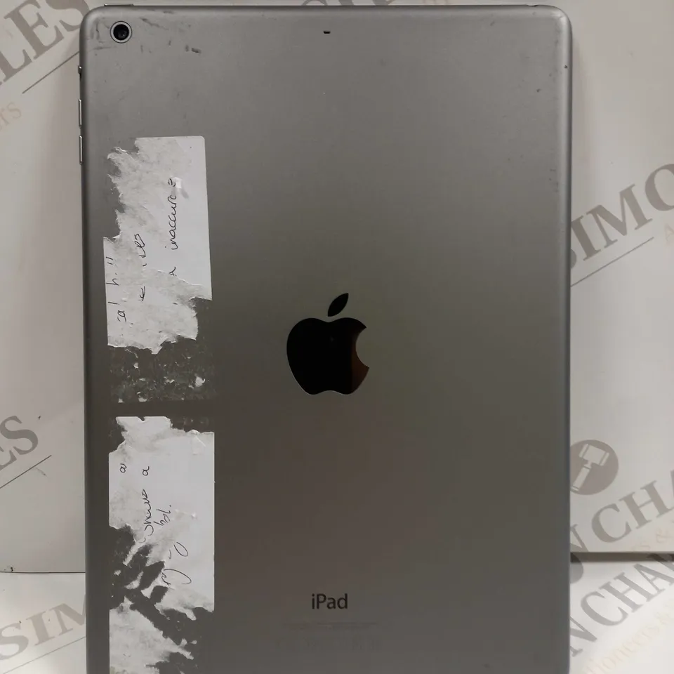APPLE IPAD A1474 - BLACK/SILVER 