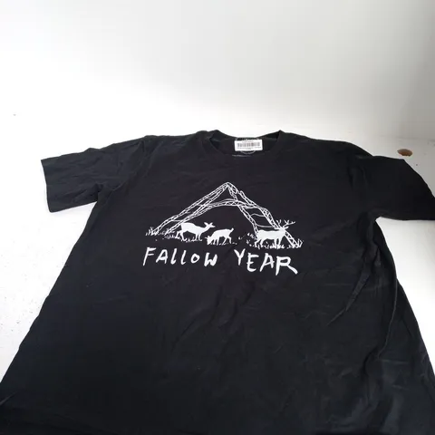 GLASTONBURY 2026 FALLOW YEAR T-SHIRT - BLACK, UK XL