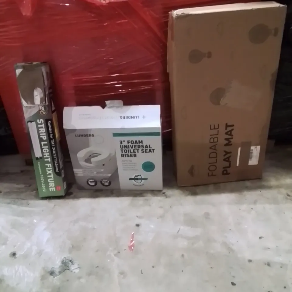 PALLET OF ASSORTED HOUSEHOLD GOODS AND PRODUCTS TO INCLUDE;TOILET SEAT,PLAY MAT,STRIP LIGHT FIXTURE
