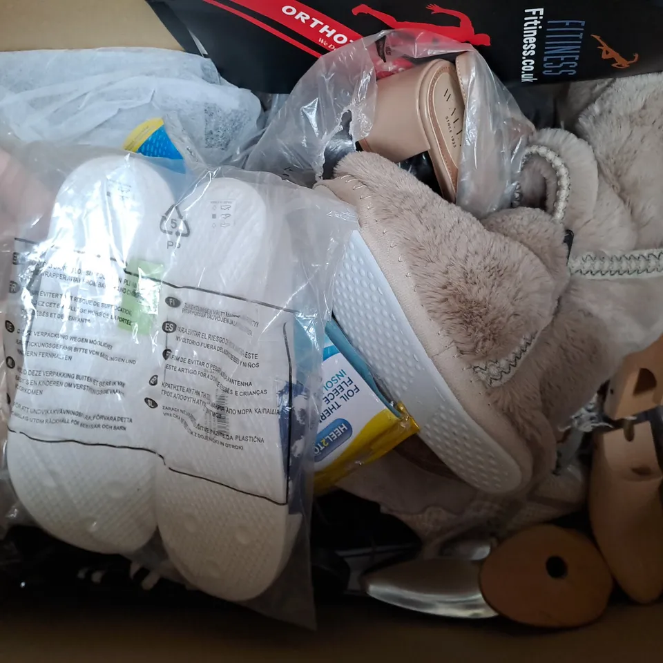 BOX OF APPROXIMATELY 15 ASSORTED PAIRS OF SHOES AND FOOTWEAR ITEMS IN VARIOUS STYLES AND SIZES TO INCLUDE ROCKET DOG, ZARA, ETC