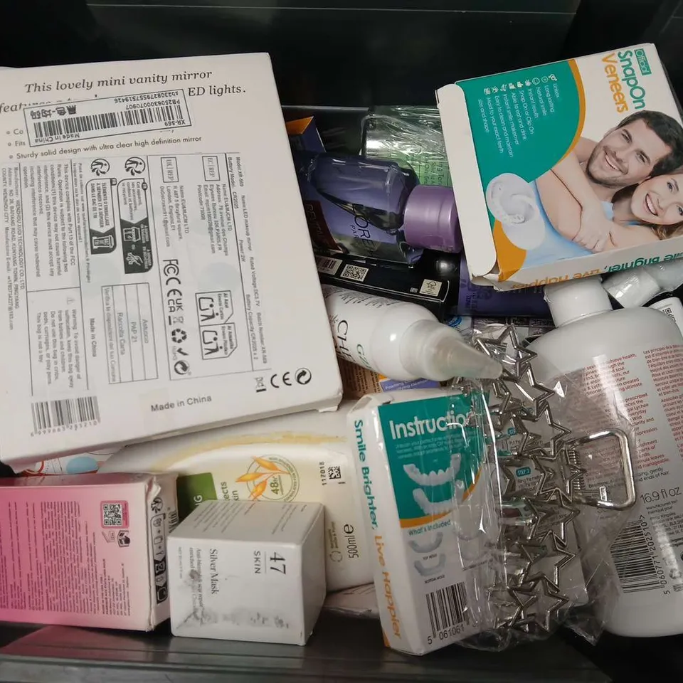 APPROXIMATELY 20 ASSORTED COSMETICS ITEMS TO INCLUDE MIRROR WITH LED LIGHTS, OAT CLEANSING BALM, ELEMIS MARINE CREAM, ETC