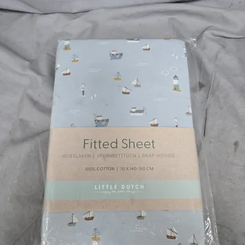 LITTLE DUTCH FITTED COT SHEET – SKY BLUE WITH BOATS, 70 X 140–150 CM, 100% COTTON