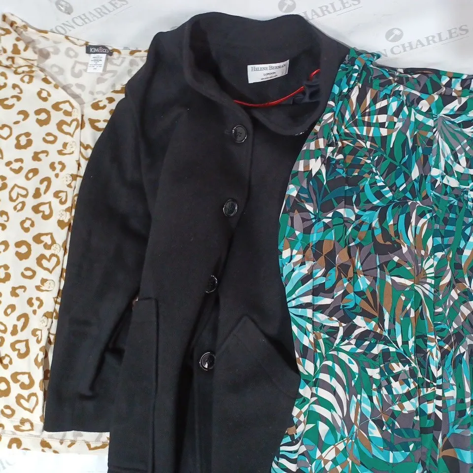 BOX OF APPROXIMATELY 10 ASSORTED CLOTHING ITEMS IN VARIOUS STYLES AND SIZES TO INCLUDE HELENE BERMAN, KIM & CO, ETC