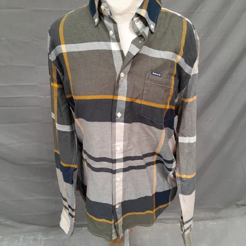 BARBOUR TAILORED FIT BUTTON UP SHIRT IN MULTI PLAID SIZE S