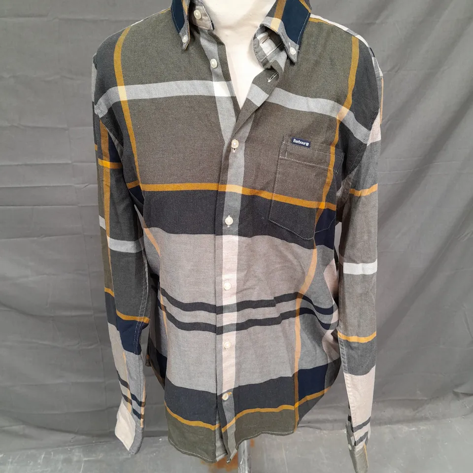 BARBOUR TAILORED FIT BUTTON UP SHIRT IN MULTI PLAID SIZE S