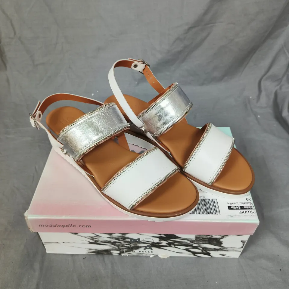 MODA IN PELLE PRUDIE ZIP TEETH 2‑PART WEDGE SANDAL – WHITE & SILVER - 6
