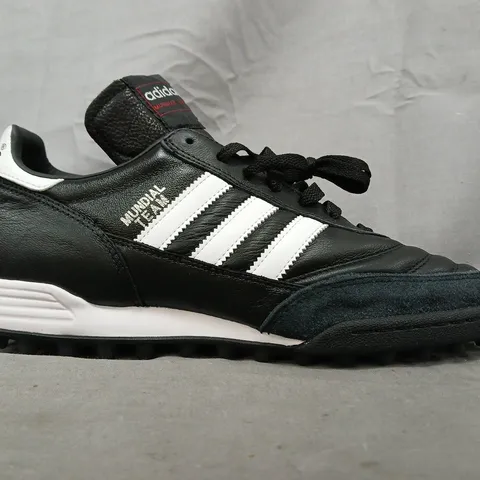 PAIR OF ADIDAS MUNDIAL TEAM FOOTBALL SHOES IN BLACK/WHITE SIZE UK 9