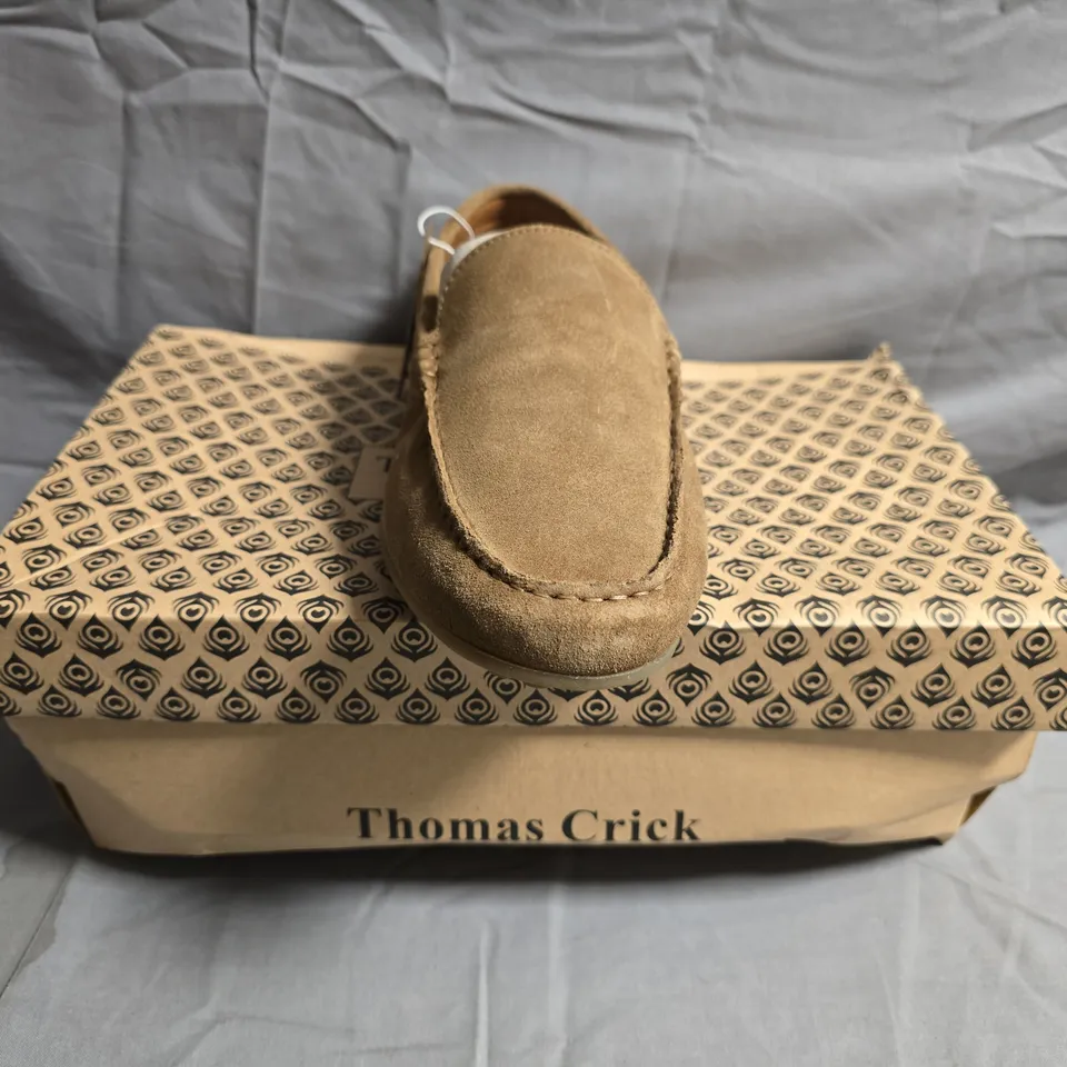 BOXED PAIR OF THOMAS CRICK DUVAL SUEDE LOAFERS IN DARK TAUPE SIZE UK 8