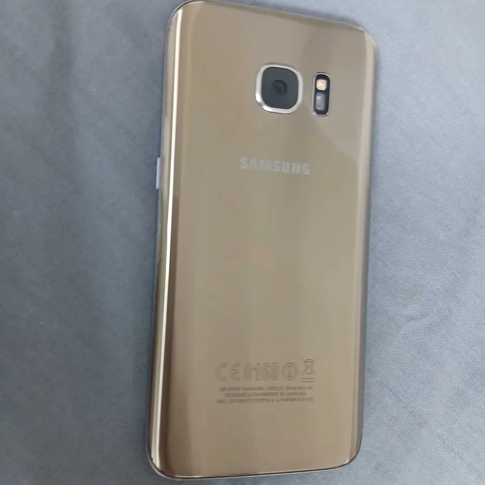 SAMSUNG GALAXY SMARTPHONE – GOLD SM-G930F