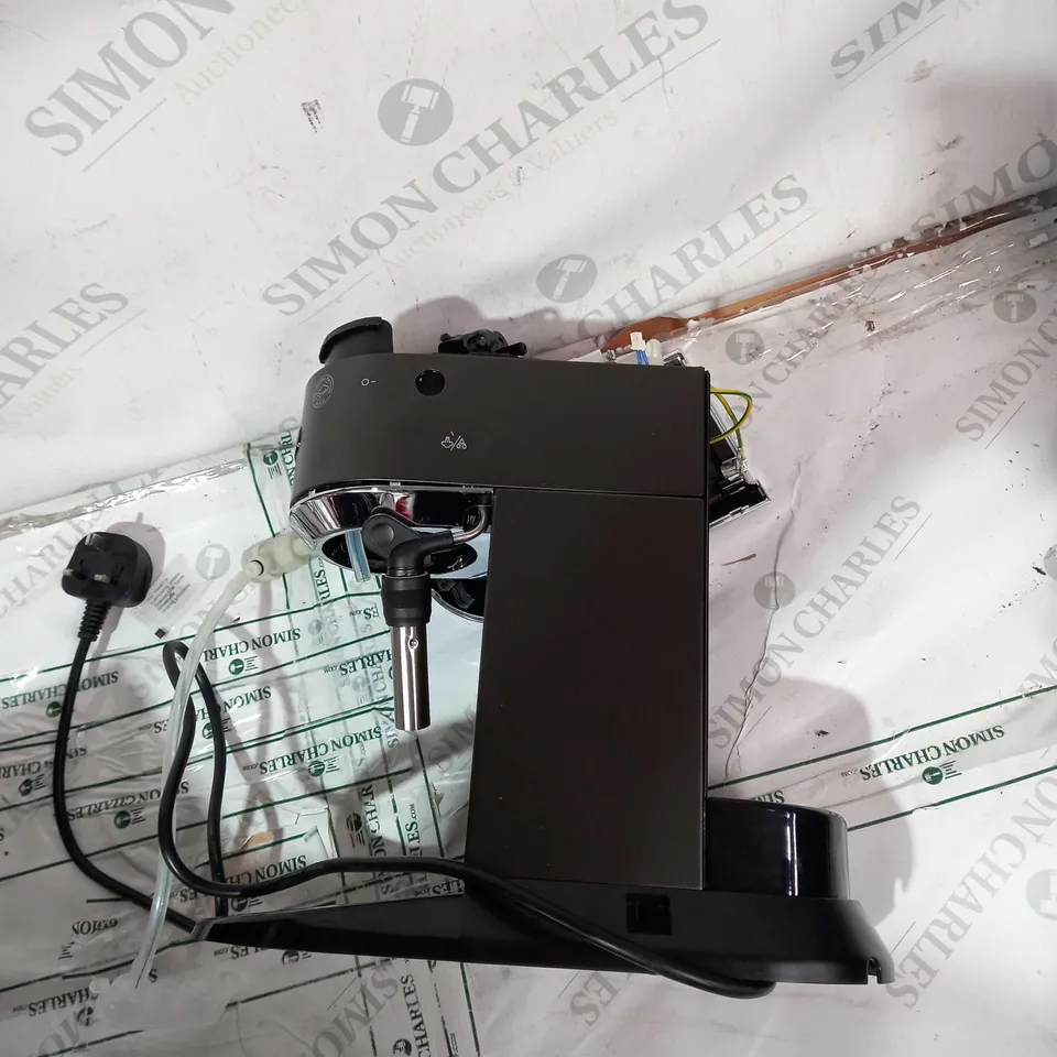DE'LONGHI DEDICA COFFEE MACHINE