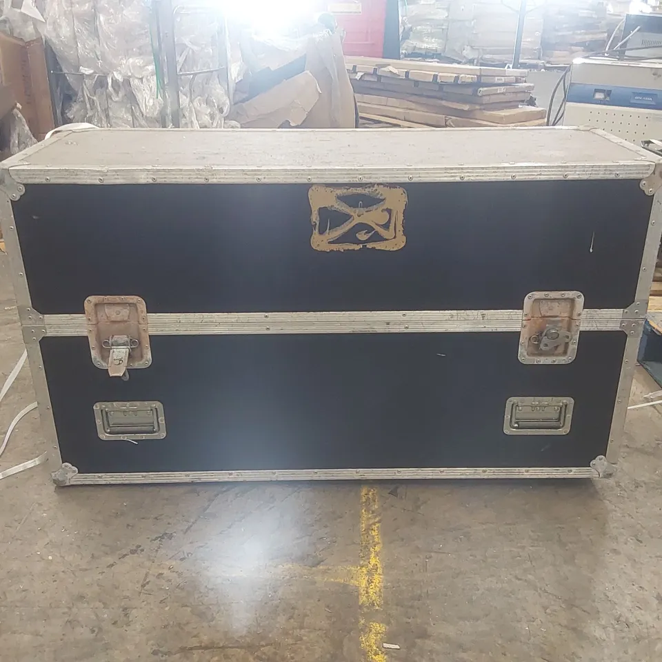 HEAVY-DUTY ROAD TRUNK FLIGHT CASE
