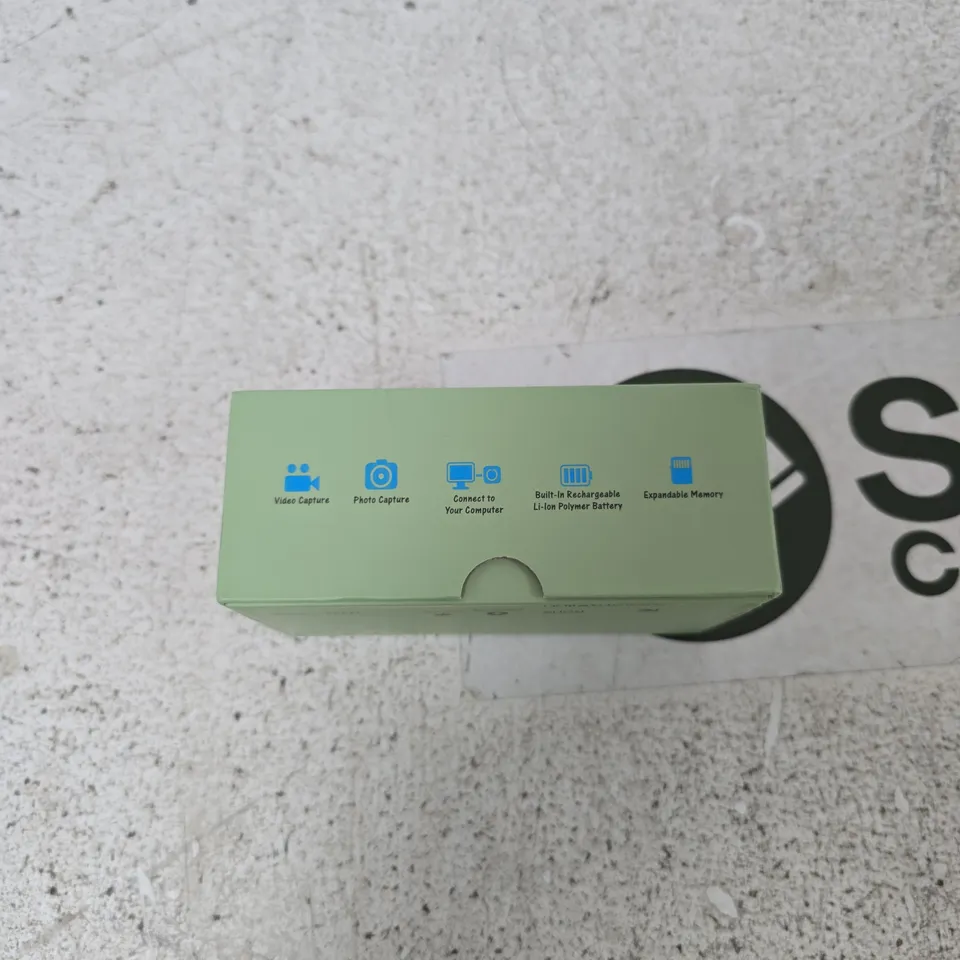 DIGITAL CAMERA – GREEN PACKAGING BOX