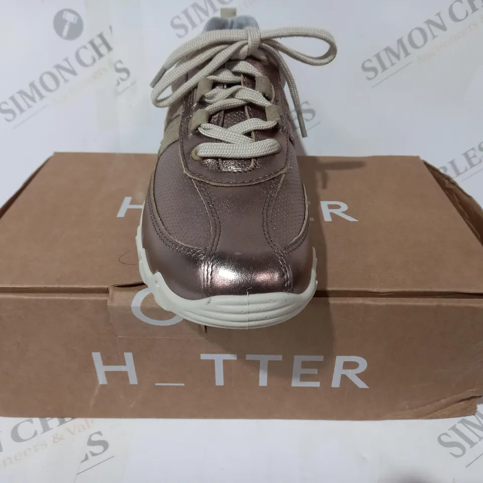 BOXED PAIR OF HOTTER LEANNE II WIDE SHOES IN ROSE GOLD UK SIZE 5.5