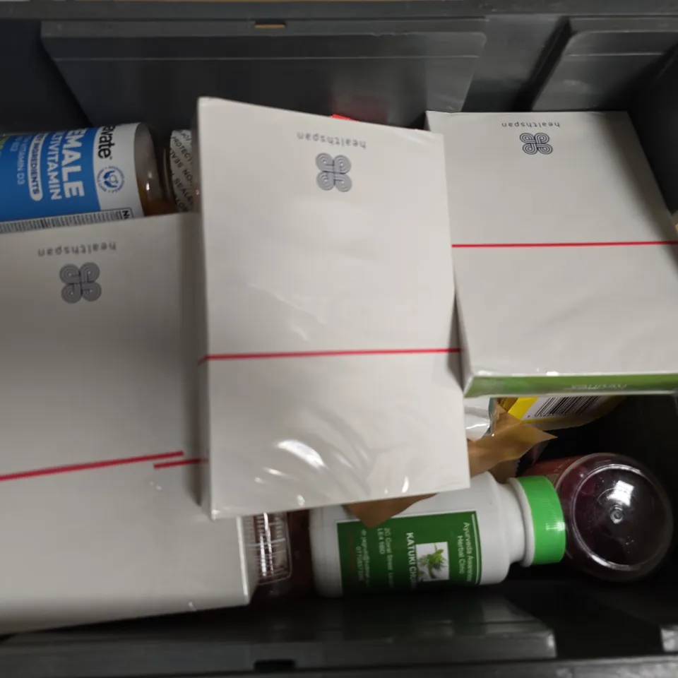 APPROXIMATELY 12 ASSORTED VITAMIN/HEALTH AID PRODUCTS TO INCLUDE VITABIOTICS IRON, COLLAGEN GUMMIES, MUSHROOM GUMMIES, ETC - COLLECTION ONLY