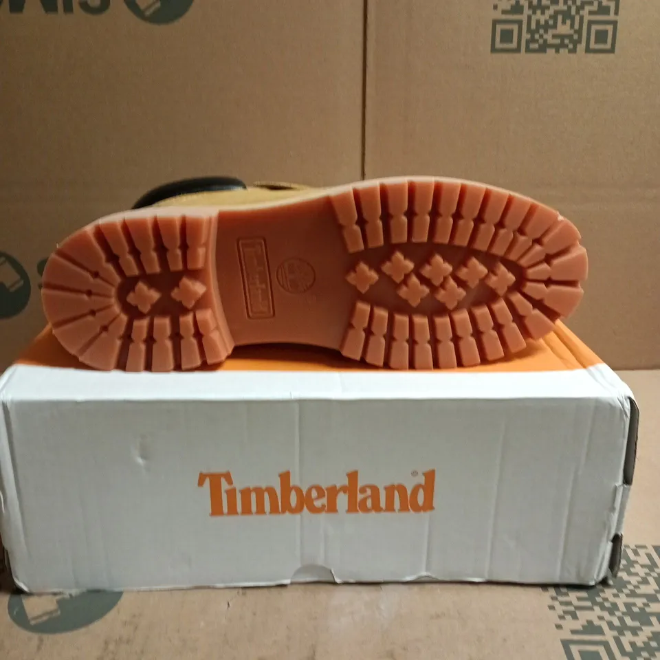 TIMBERLAND TB010061 6-INCH PREMIUM BOOTS – WHEAT NUBUCK, UK 8