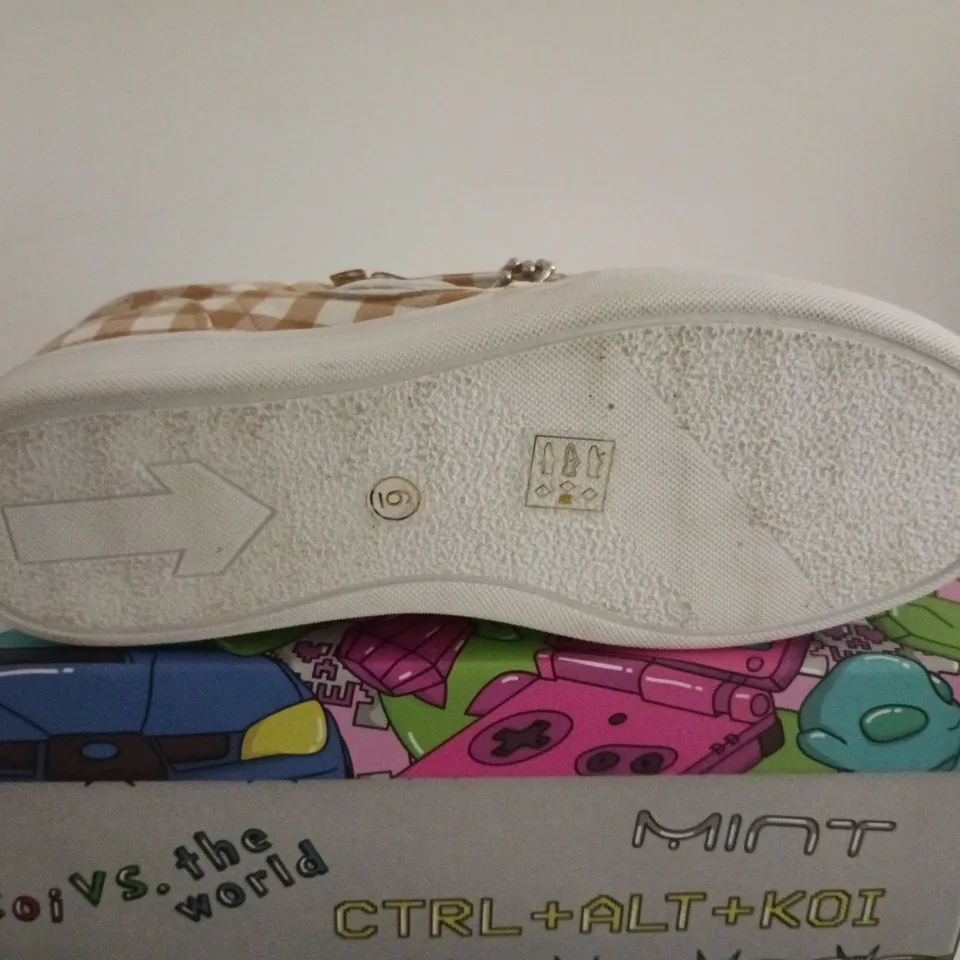 BOXED PAIR OF KOI MAGIC TEDDY BEAR GINGHAM FLAT SHOES – UK SIZE 6, MID BROWN 