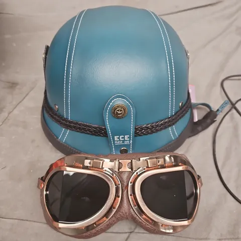 TURQUOISE VINTAGE-STYLE MOTORCYCLE HELMET WITH COPPER STYLE GOGGLES (VERIFY MODEL)
