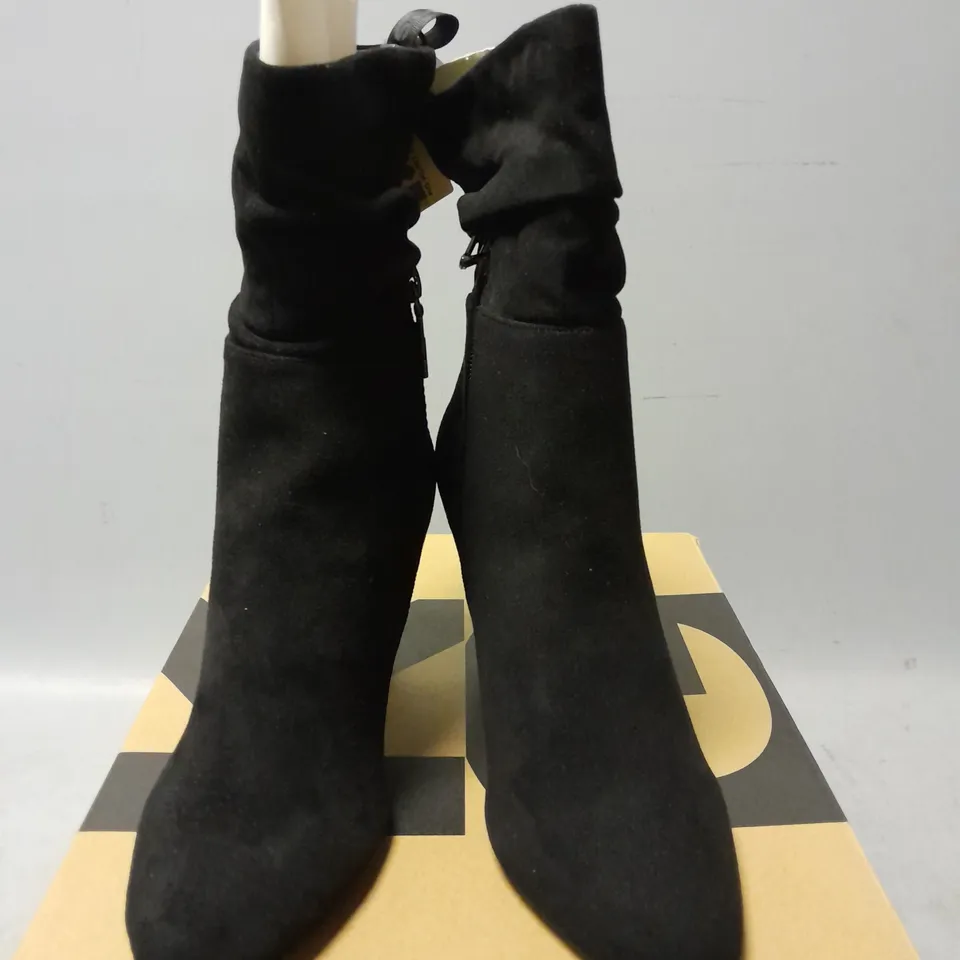 BOXED PAIR OF KURT GEIGER KG WOMENS SUEDETTE SLINKY BOOTS IN BLACK - 39