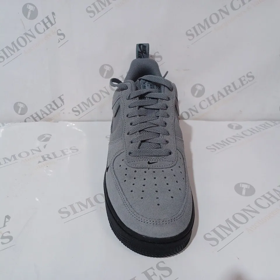 NIKE AIR FORCE 1 TRAINERS IN GREY - UK 8 