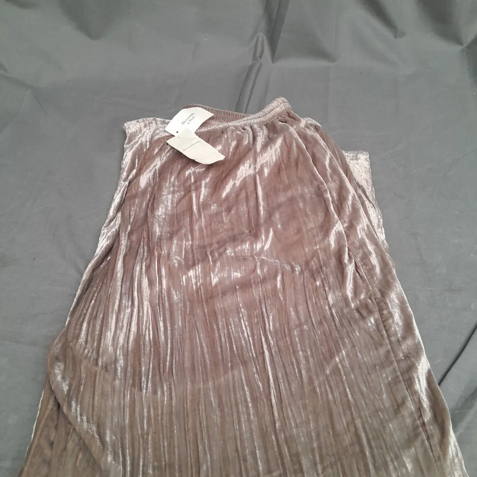 ABERCROMBIE AND FITCH VELVET TROUSERS SIZE M