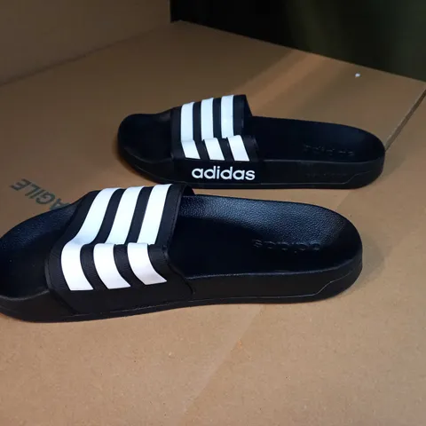 ADIDAS BLACK/WHITE LOGO SLIDERS - SIZE 8