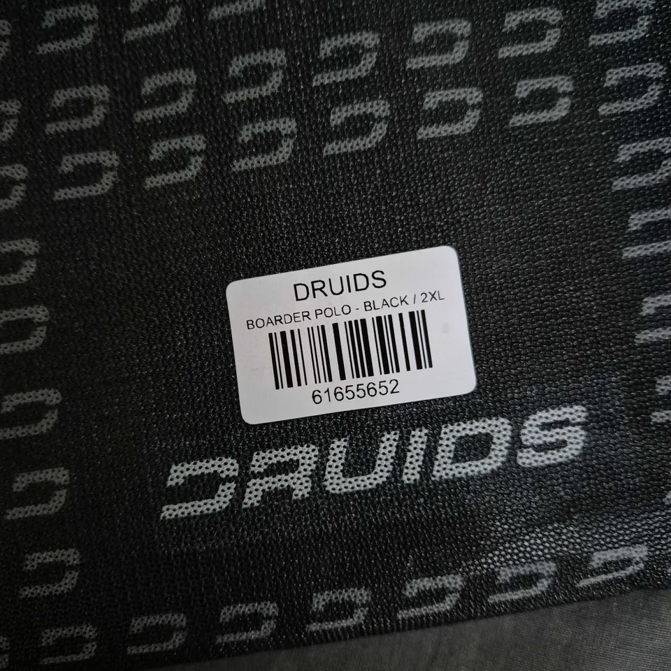 BAGGED DRUIDS BOARDER POLO SHIRT – BLACK, UK 2XL