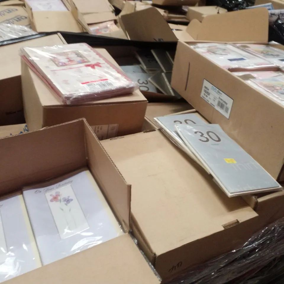 PALLET CONTAINING LARGE QUANTITY OF ASSORTED GREETING CARDS