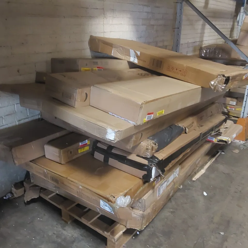 PALLET CONTAINING A LARGE QUANTITY OF ASSORTED FURNITURE PARTS 