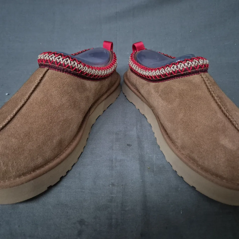 BOXED PAIR OF UGG TAZZ SHOES IN TAN SUEDE UK SIZE 4