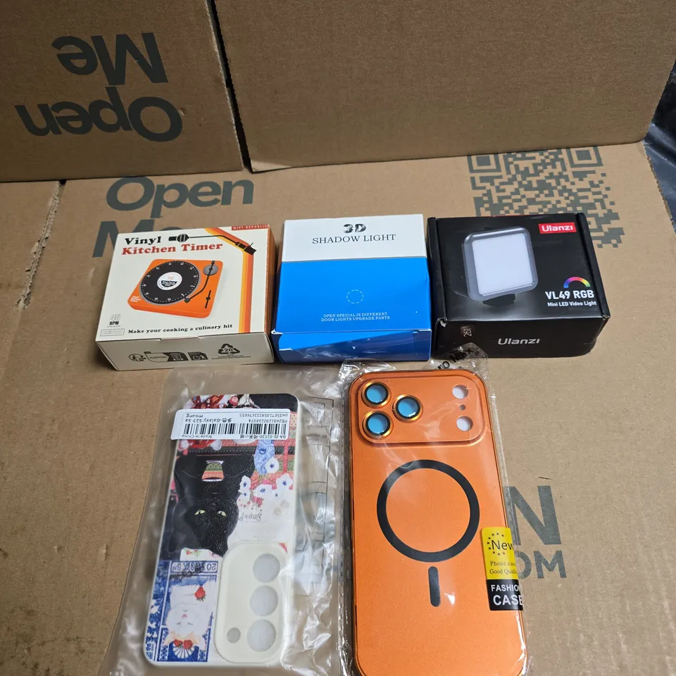 TOTE OF APPROXIMATELY 12 ASSORTED HOUSEHOLD ITEMS TO INCLUDE VINYL KITCHEN TIMER, 3D SHADOW LIGHT, VIDEO LIGHT, PHONE CASES ETC