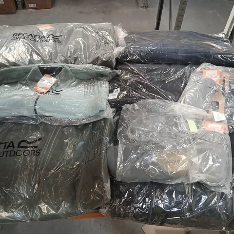 APPROXIMATELY 30 ITEMS OF ASSORTED REGATTA/DARE2B CLOTHING AND ACCESSORIES