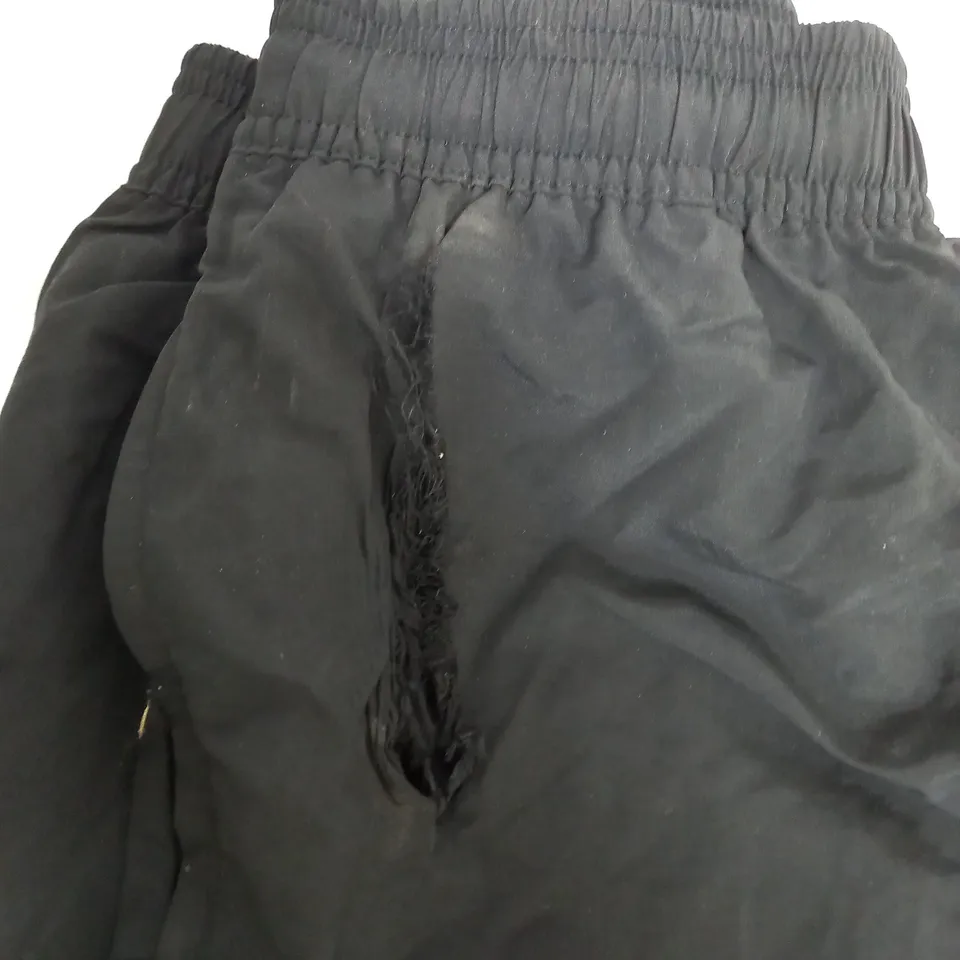 ARSENAL FC TRAINING SHORTS SIZE M