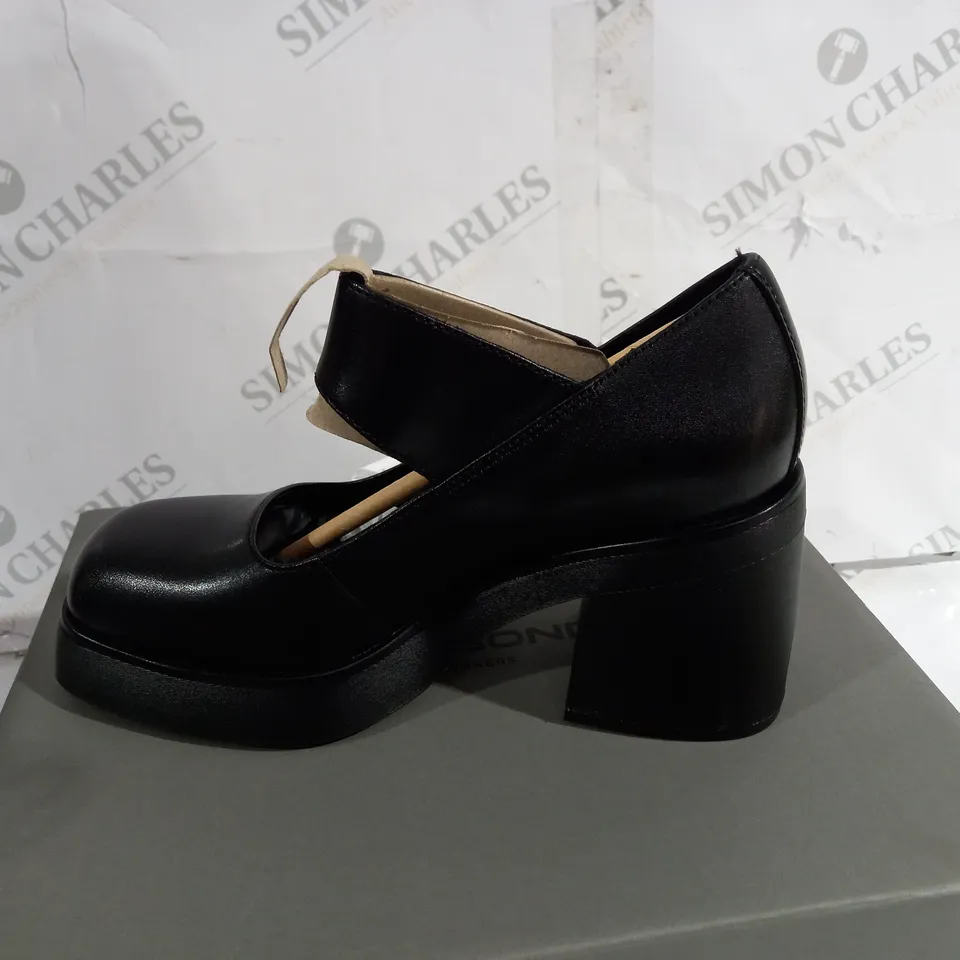 BOXED PAIR OF VAGABOND BLACK BOOTS SIZE 36