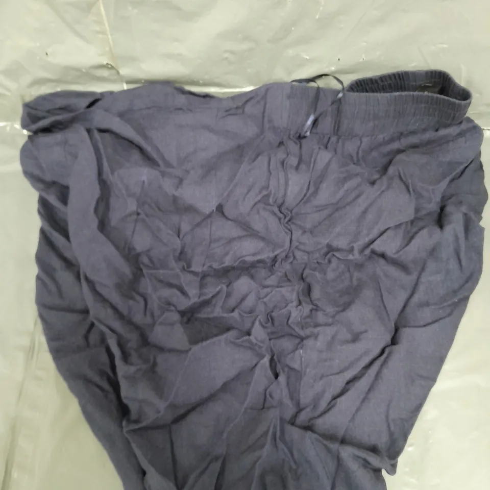 APPROXIMATELY 15 ASSORTED CLOTHING PRODUCTS IN VARIOUS DESIGNS & SIZES 