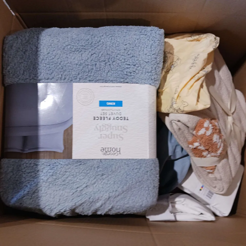 BOX OF APPROXIMATELY 15 ASSORTED BEDDING AND SOFT FURNISHING ITEMS TO INCLUDE - DUVET SETS, FITTED SHEETS, AND NECK PILLOWS ETC. 