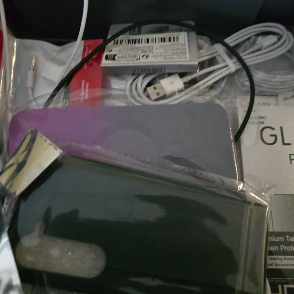 APPROXIMATELY 15 ASSORTED ITEMS TO INCLUDE -  WIRELESS MICROPHONE , GLASS PRO TEMPERED GLASS , PHONE CASES ETC