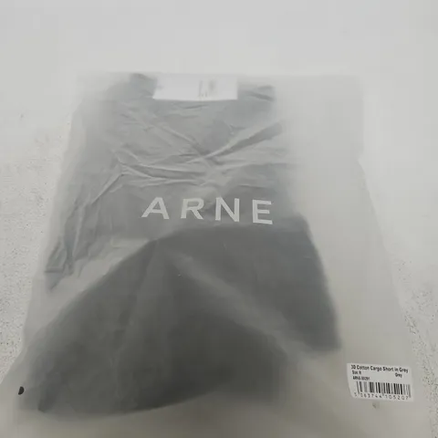 ARNE 3D COTTON CARGO SHORT IN GREY β UK M