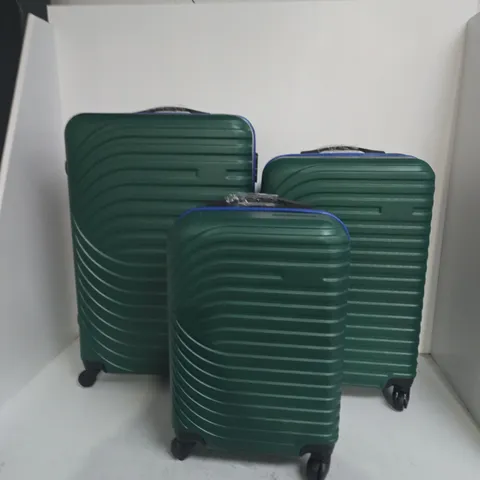GREEN HARD-SHELL SUITCASE SET – 3-PIECE, WITH WHEELS