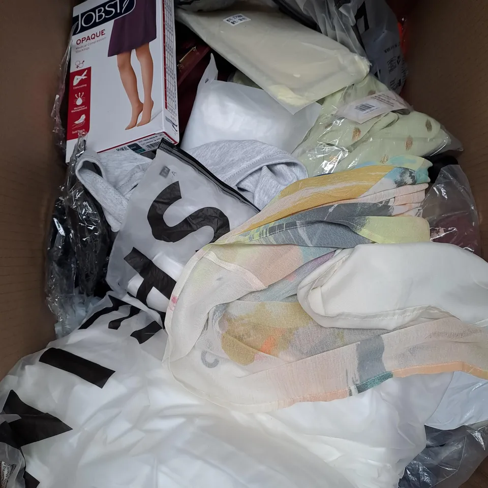 BOX OF APPROXIMATELY 25 ASSORTED CLOTHING ITEMS TO INCLUDE - COAT, TOPS, DRESSES ETC 