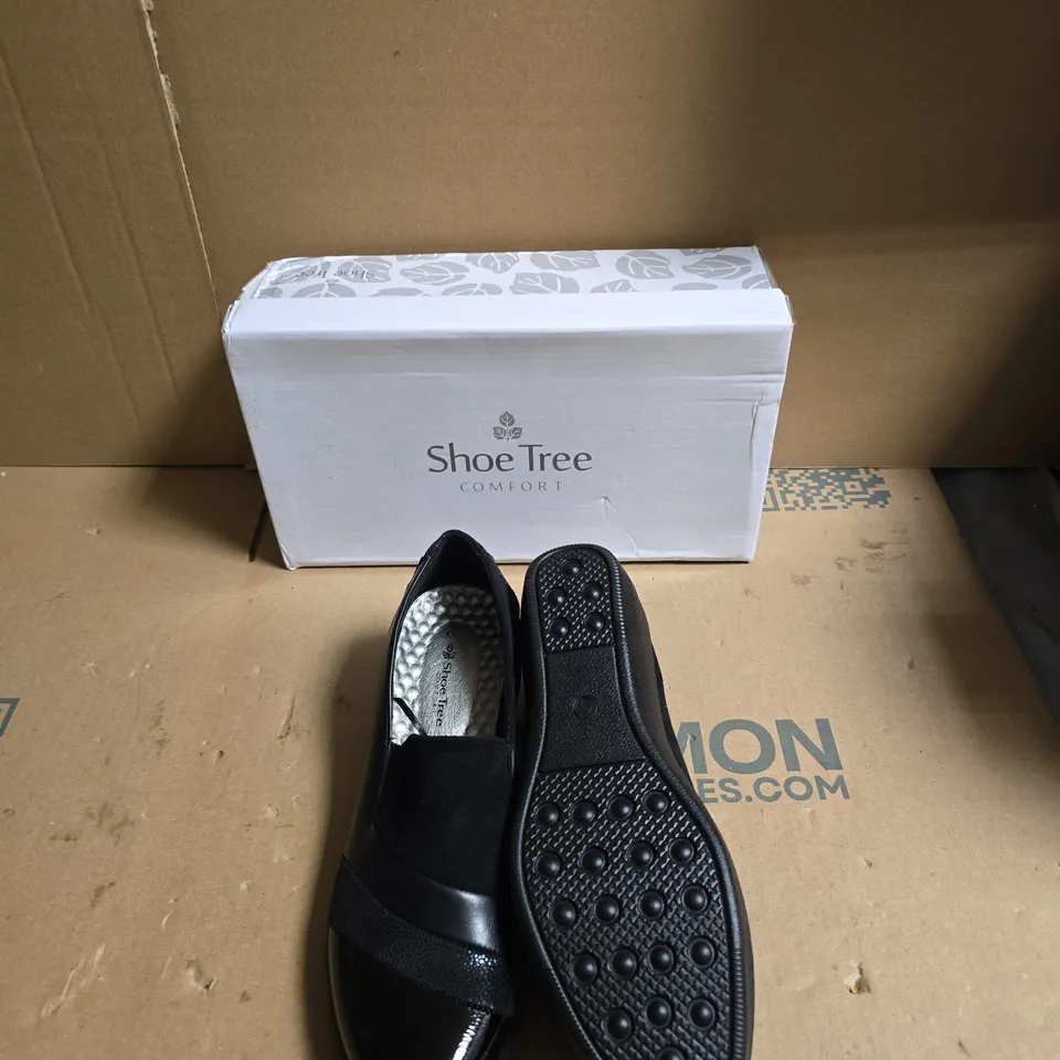 SHOE TREE COMFORT WOMEN'S BLACK LEATHER-LOOK SLIP-ON LOAFERS - UK SIZE 6