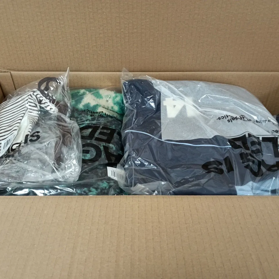 APPROXIMATELY 10 ASSORTED CLOTHING ITEMS IN VARIOUS SIZES, COLOURS & STYLES TO INCLUDE , BIKINI BOTTOMS , GRAPHIC CREW SWEATER , ZIP TEDDY FLEECE 