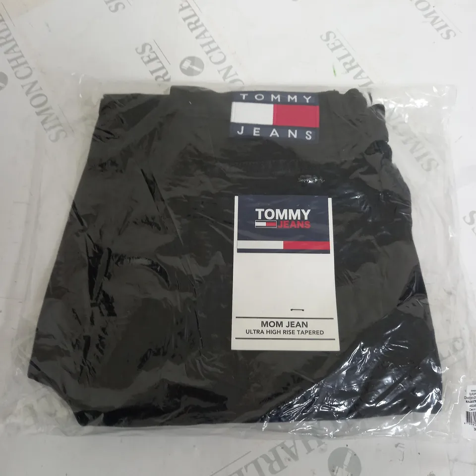 TOMMY JEANS MOM JEANS SIZE 30-32