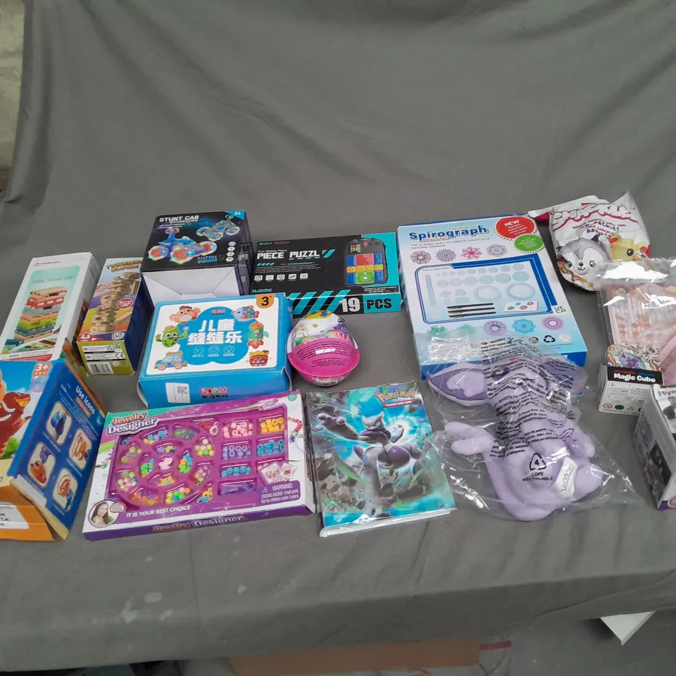 LARGE QUANTITY OF ASSORTED TOYS AND GAMES TO INCLUDE - DINO BUBBLE GUN, SPIROGRAPH, AND SLIDING PIECE PUZZLY ETC. 