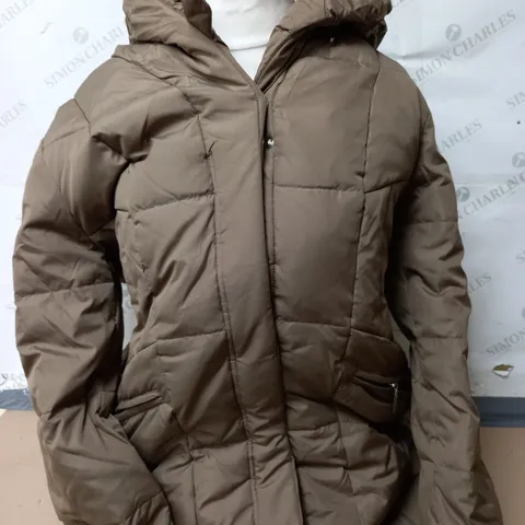 CENTIGRADE MACHINE WASHABLE FEATHER & DOWN HOODED COAT IN CARAMEL SIZE XL 
