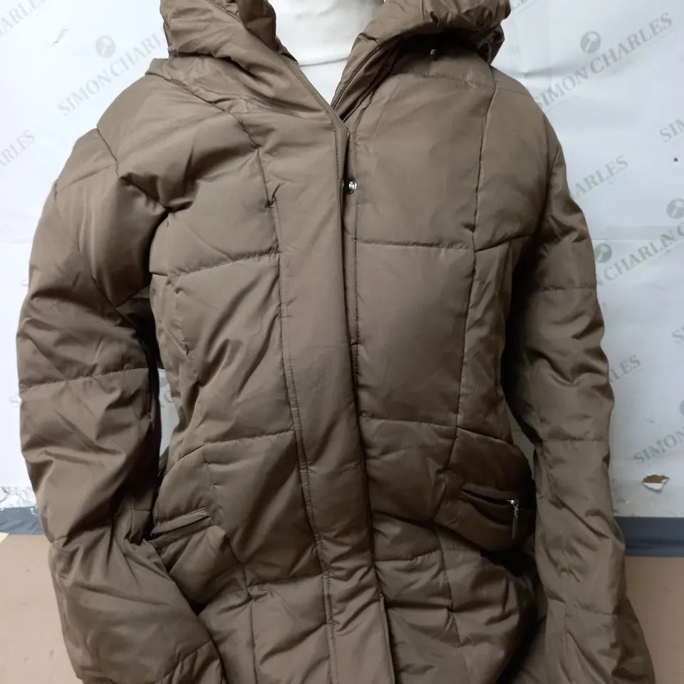 CENTIGRADE MACHINE WASHABLE FEATHER & DOWN HOODED COAT IN CARAMEL SIZE XL 
