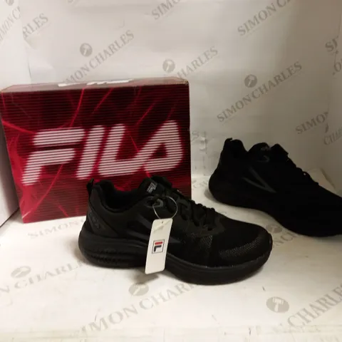 FILA TRAZOROS BLACK/BLACK - SIZE 5 JNR 